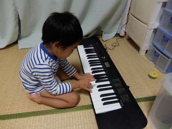 電子ピアノ5.JPG